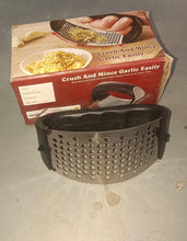 Stainless Steel Garlic Presser  / Crusher (Multicolor)
