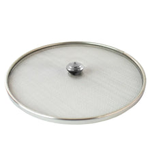Protective mesh cover for cooked dishes